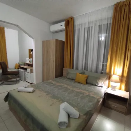 къща симона 3* Naousa