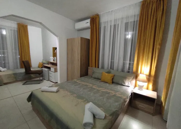 къща симона 3* Naousa